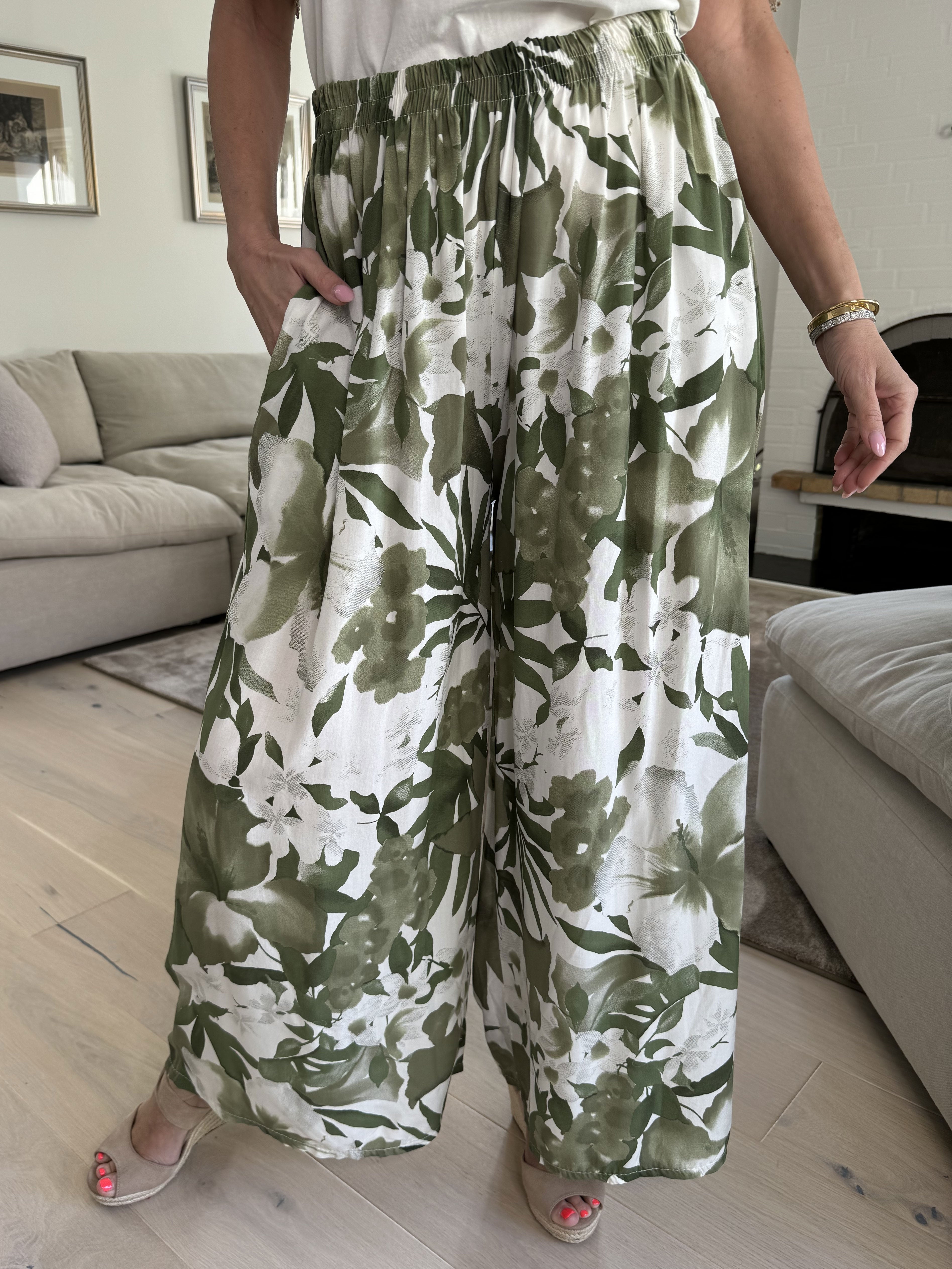 Fatina - Söta blommiga sommarbyxor